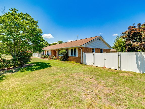 3rd image of 490 Alpine Dr