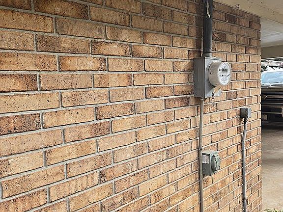 5th image of 905 East St