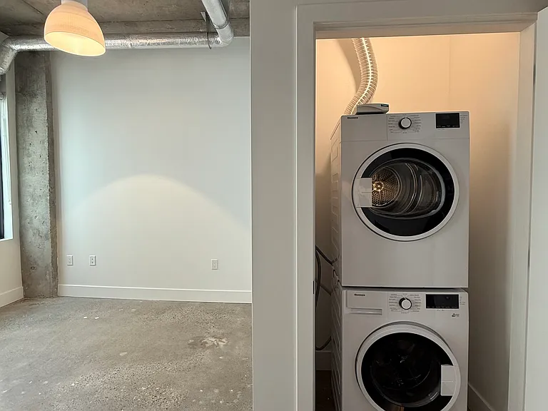 1660 Hollis St — Photo 32