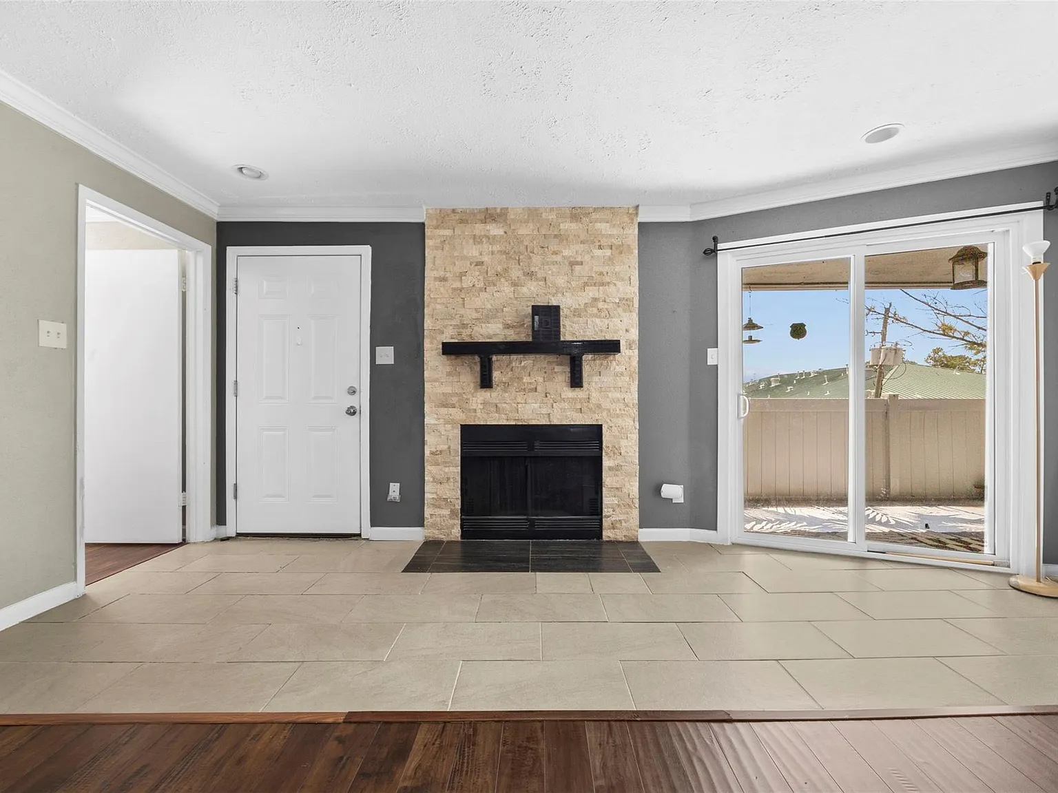 2 bed, 2.0 bath, 1014 sqft, $1,300 — Photo 1