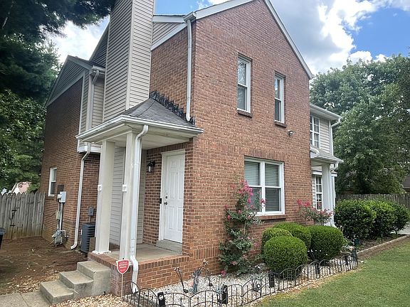 2nd image of 2574 Saratoga Ct