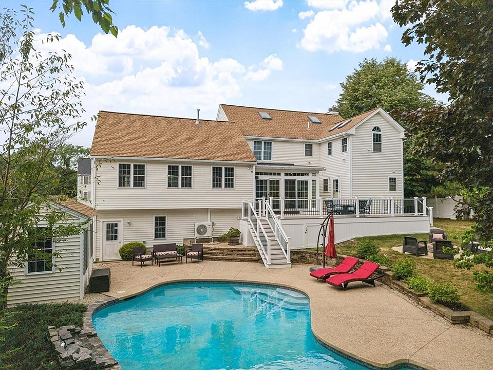 1st image of 13 Russett Hill Rd