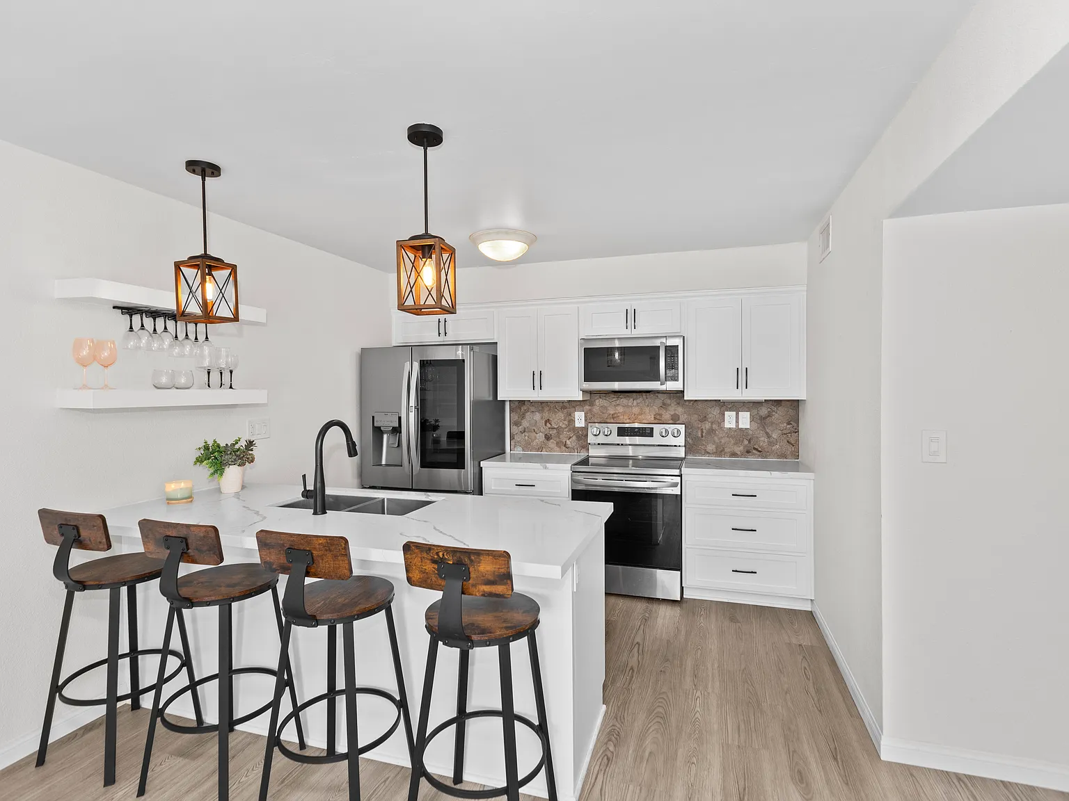 1 bed, 702 sqft, $3,900 — Photo 4