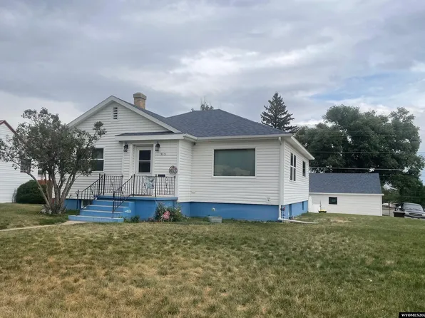 903 12th St, Rawlins, WY 82301