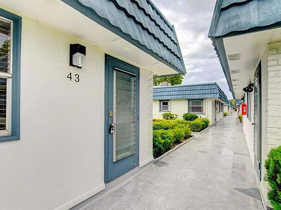 4th image of 43 Waterford Cir #B