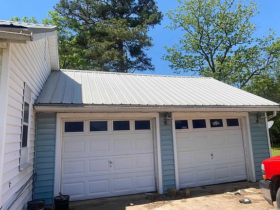 4th image of 1010 Davis Dr