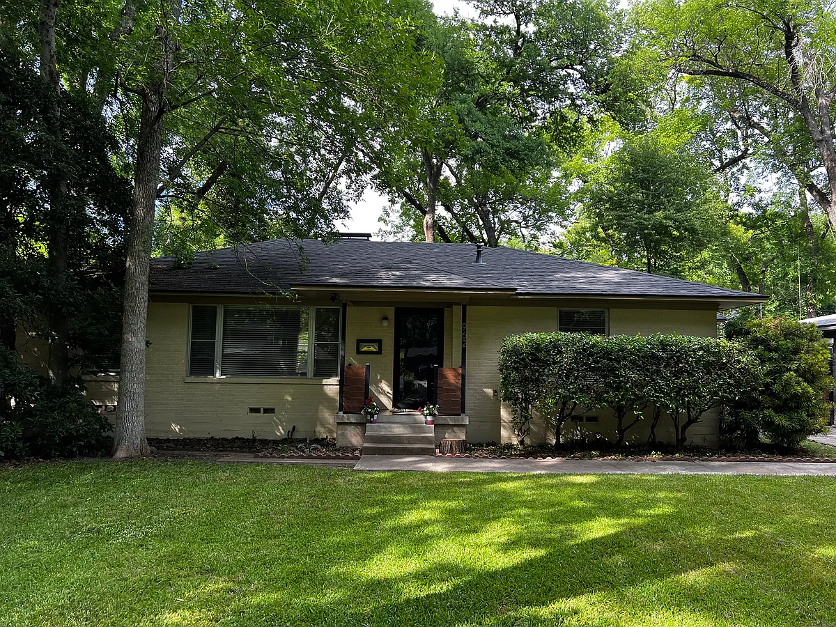 Driveway on the right with manual privacy gate across leads to detached garage and backyard - 962 Sylvania Dr