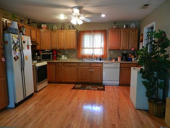 3rd image of 1005 E Piankishaw St