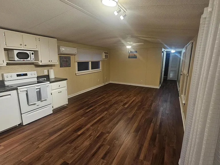 1201 Floyd Dr NE — Photo 10