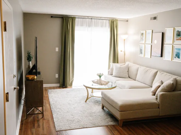 5273 Cricket Glen Ct, Saint Louis, MO 63129