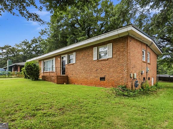 3rd image of 25 Larose Cir SE