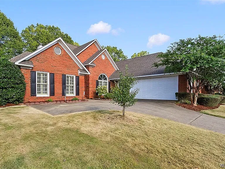 4 bed, 2968 sqft, $3,200 — Photo 2