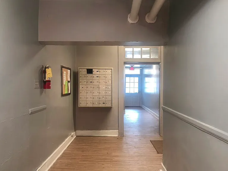 610 Henry St #2E — Photo 9