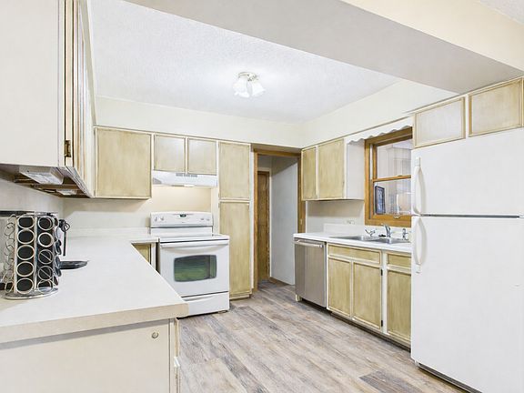 4th image of 1118 Park Ln