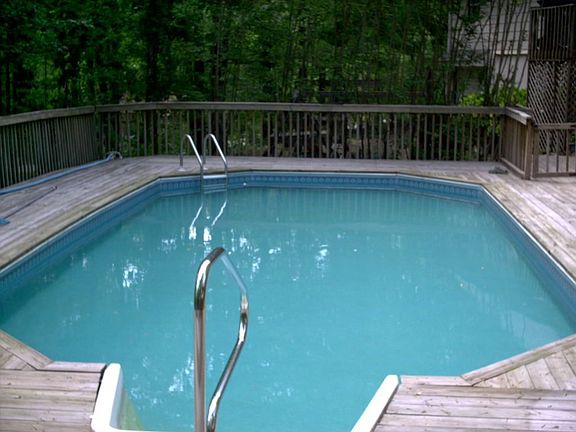 4 foot deep pool that includes all chemicals and accessories