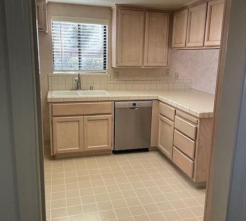 5th image of 988 Cobble Shores Dr