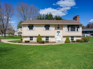 5 Laurel Ln, Burlington, MA 01803