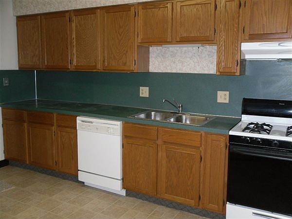 2nd image of 2031 Andrew St SE