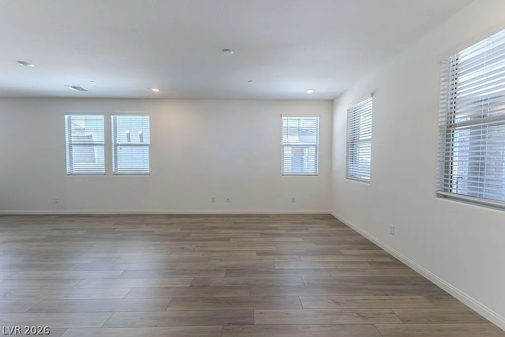 4 bed, 2.5 bath, 1947 sqft, $2,900 — Photo 2