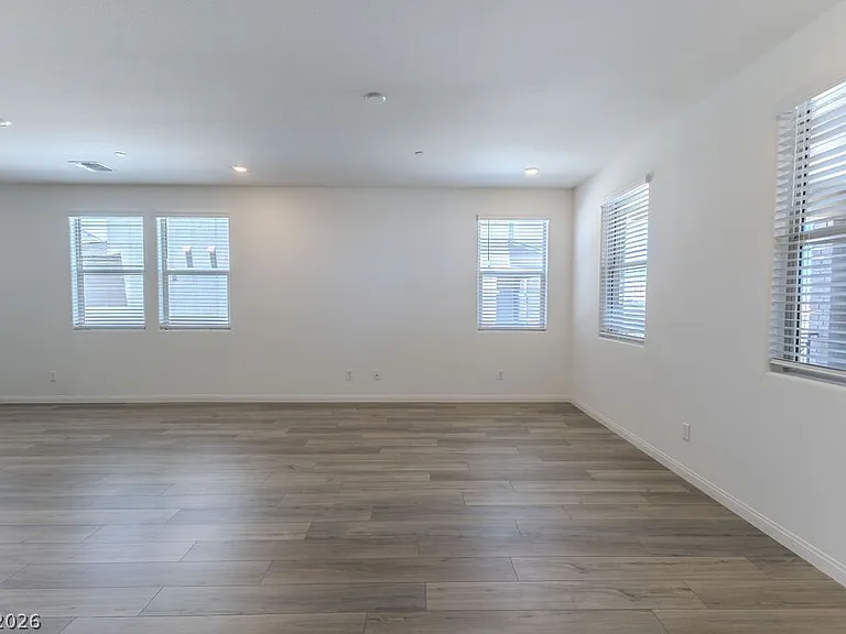 56 Hornbeck Ln — Photo 2