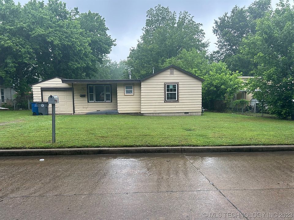 1st image of 1916 N Columbia Pl E