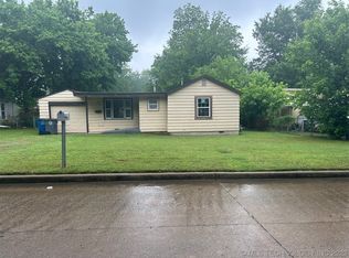 1916 N Columbia Pl E, Tulsa, OK 74110
