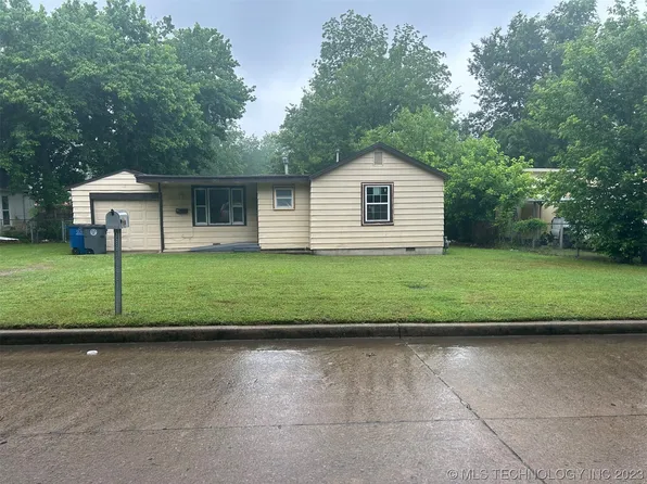 1916 N Columbia Pl E, Tulsa, OK 74110