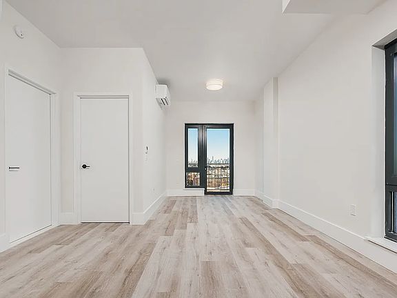 5th image of 1510 Gates Ave #9003
