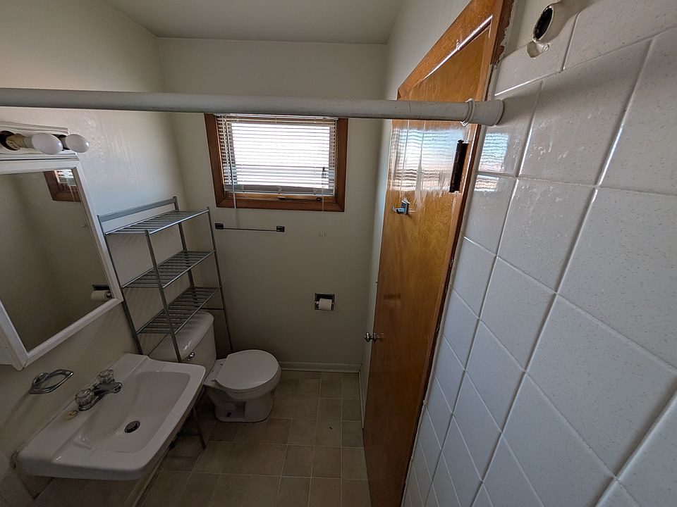 2nd image of 314 Mecherle Dr APT 04