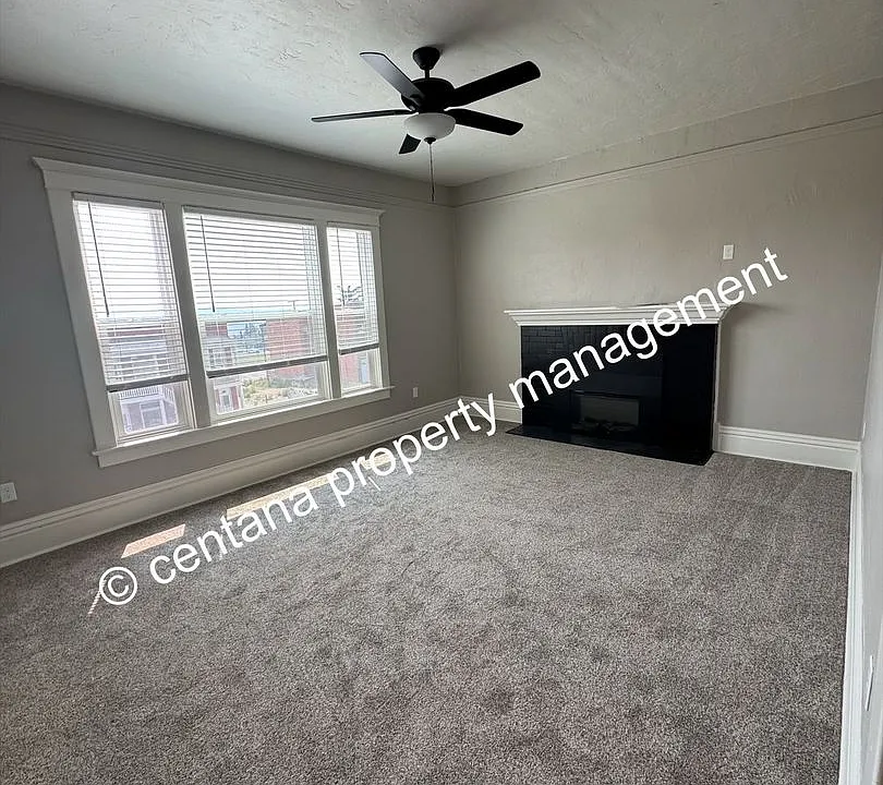 701 W Galena