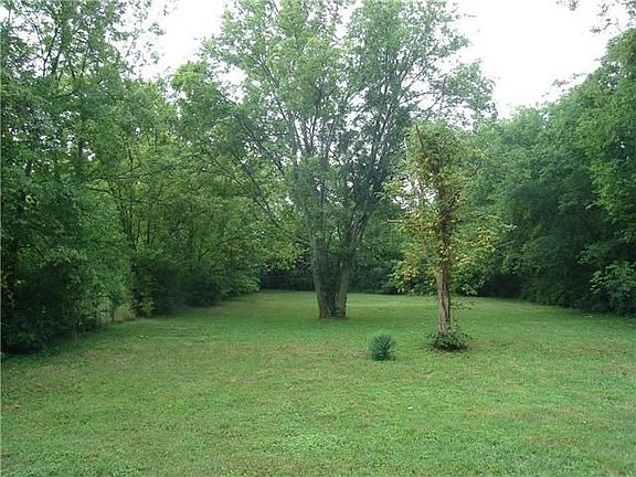 4th image of 434 Ewing Ln