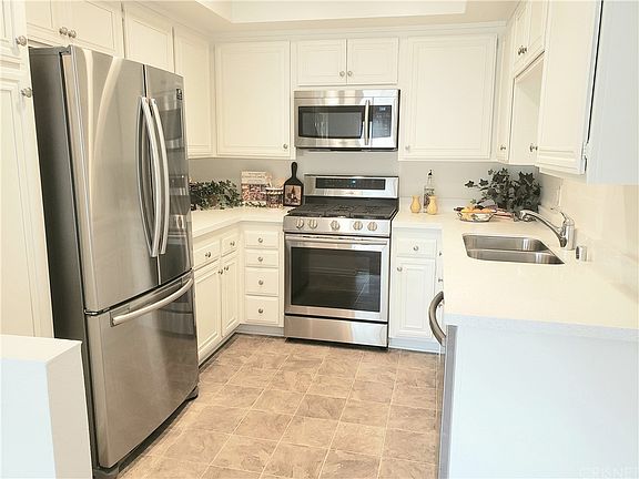 2nd image of 3621 Summershore Ln