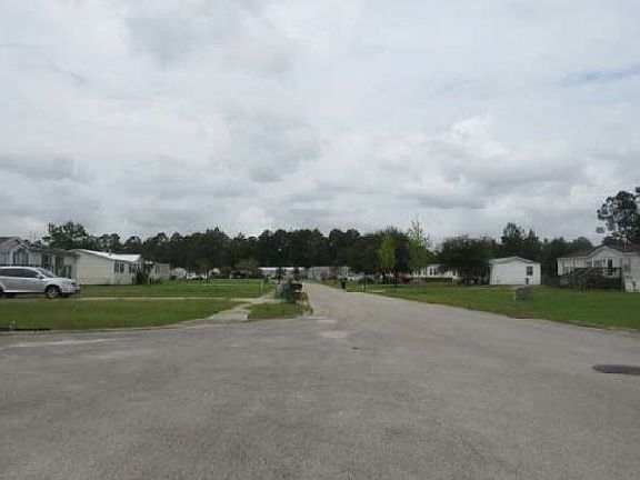 Exterior Neighborhood (street photo)