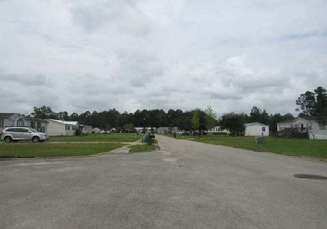 Exterior Neighborhood (street photo)