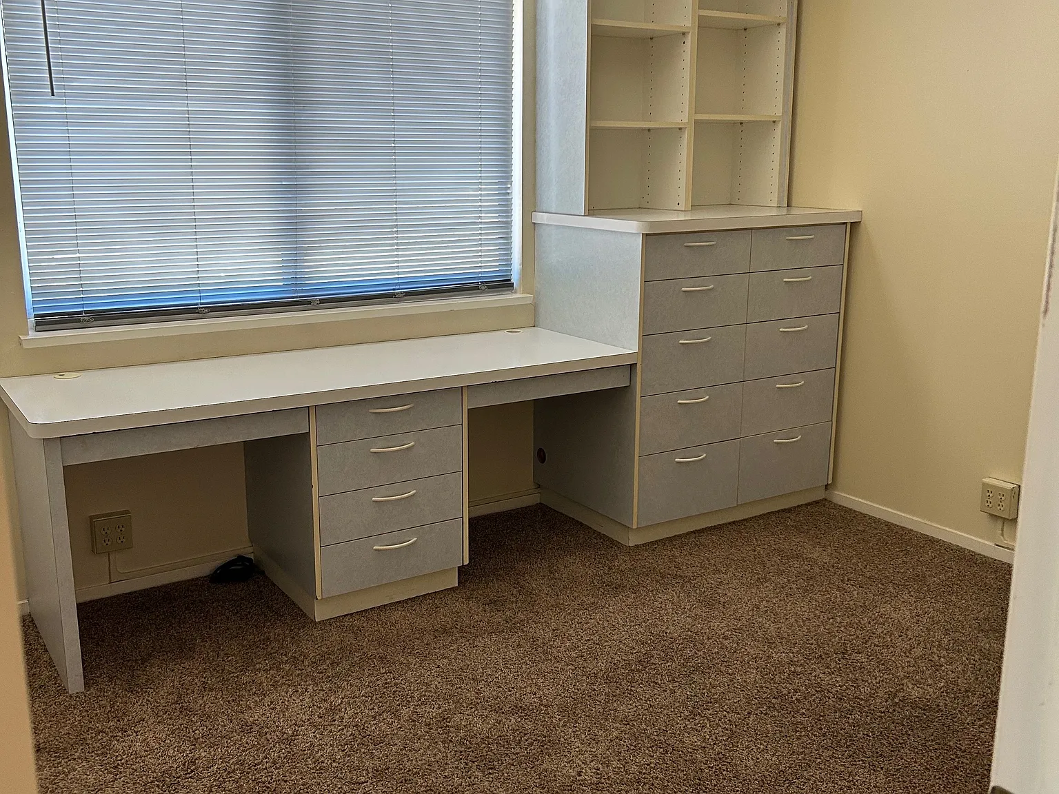 5 bed, 2374 sqft, $960 — Photo 4
