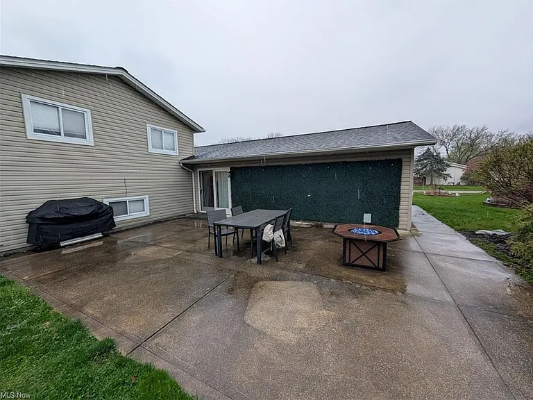 8645 Courtland Dr — Photo 14