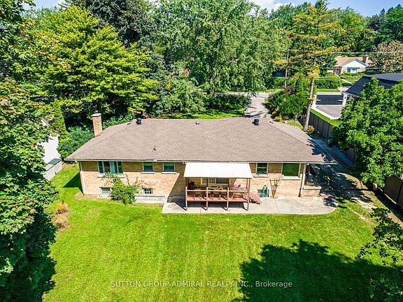 3rd image of 15 Bellehaven Cres