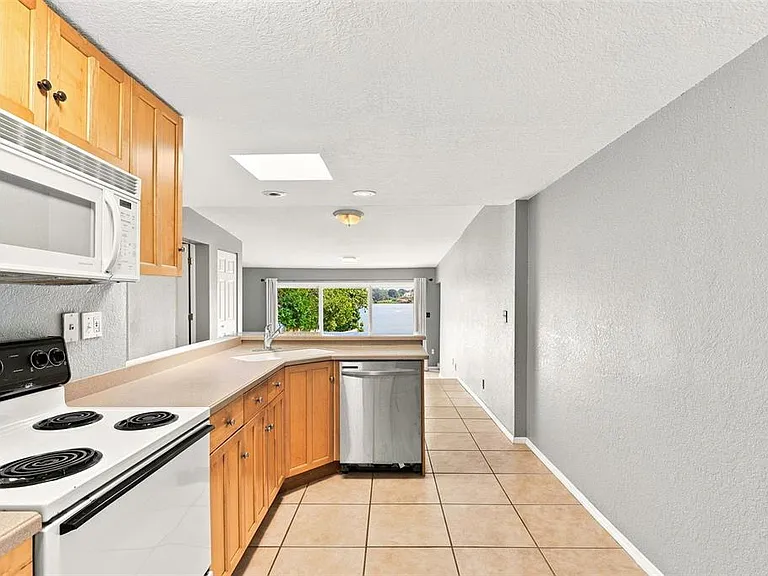 6714 Nina Rosa Dr #B — Photo 2