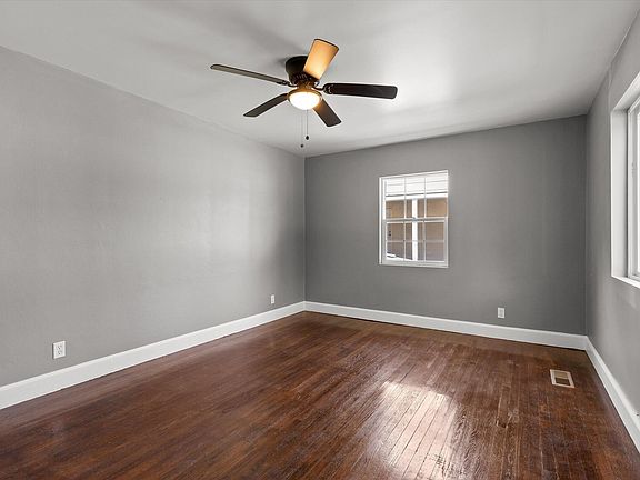 2nd image of 712 Parkview Dr