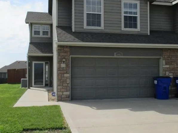 2402 Brooke Bnd, Junction City, KS 66441