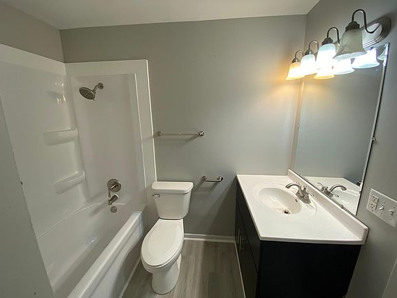 4th image of 8217 Park State Dr #201