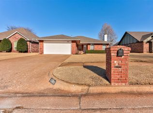 1301 NW 9th St, Moore, OK 73170