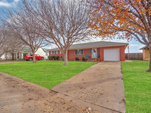 324 S Robinson Ave, Mangum, OK 73554