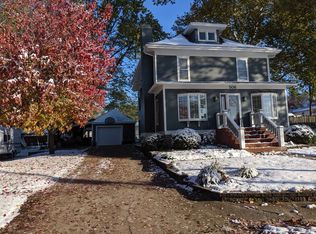 506 W Broad St, Roanoke, IL