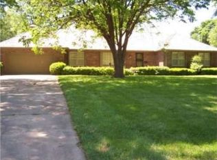 11318 Wornall Rd, Kansas City, MO 64114