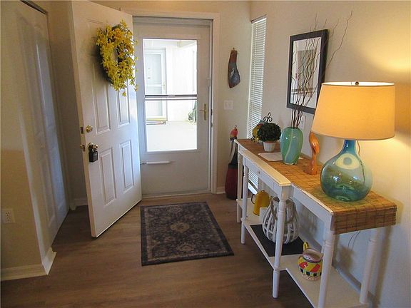 4th image of 670 E Lake Jasmine Cir APT 104