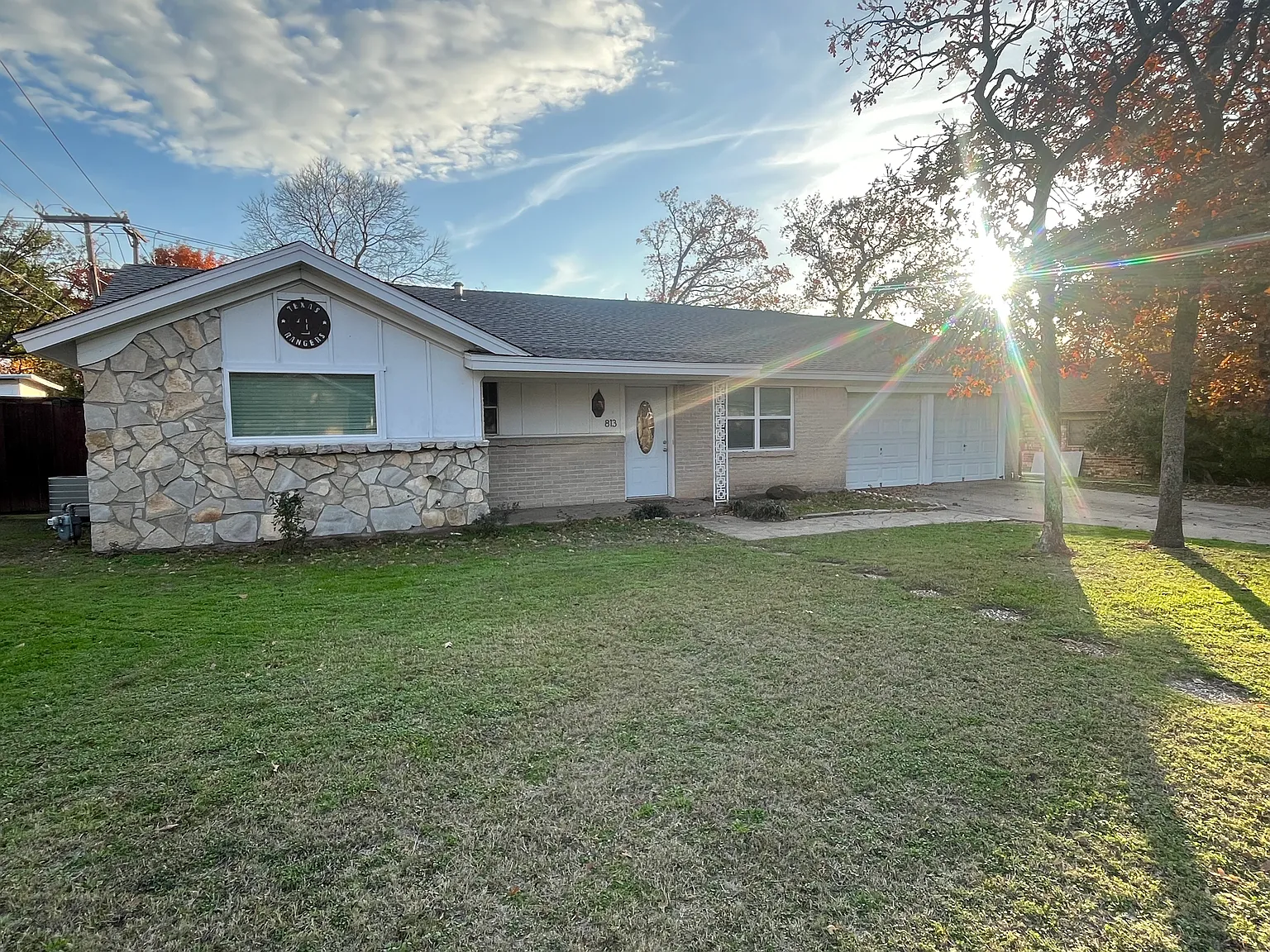 3 bed, 1422 sqft, $2,000 — Photo 2
