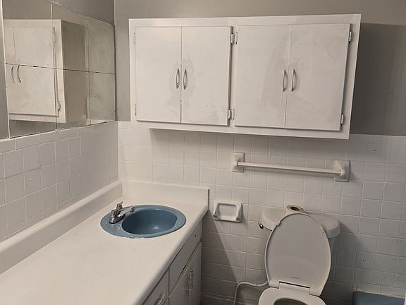 3rd image of 494 Fernwood Ave