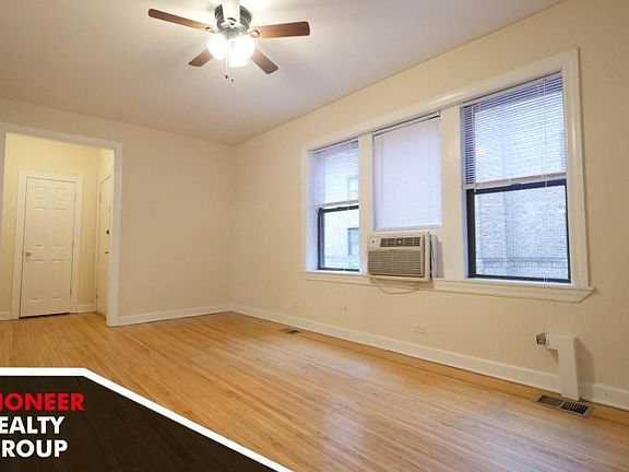 2nd image of 3720 N Pine Grove Ave #37245W1