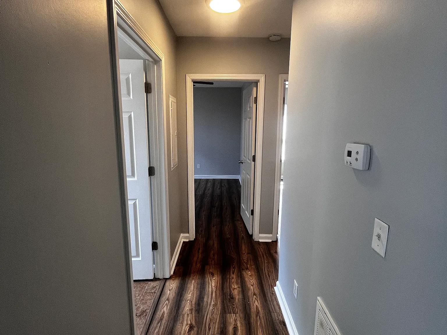 2 bed, 1.0 bath, 850 sqft, $1,050 — Photo 3